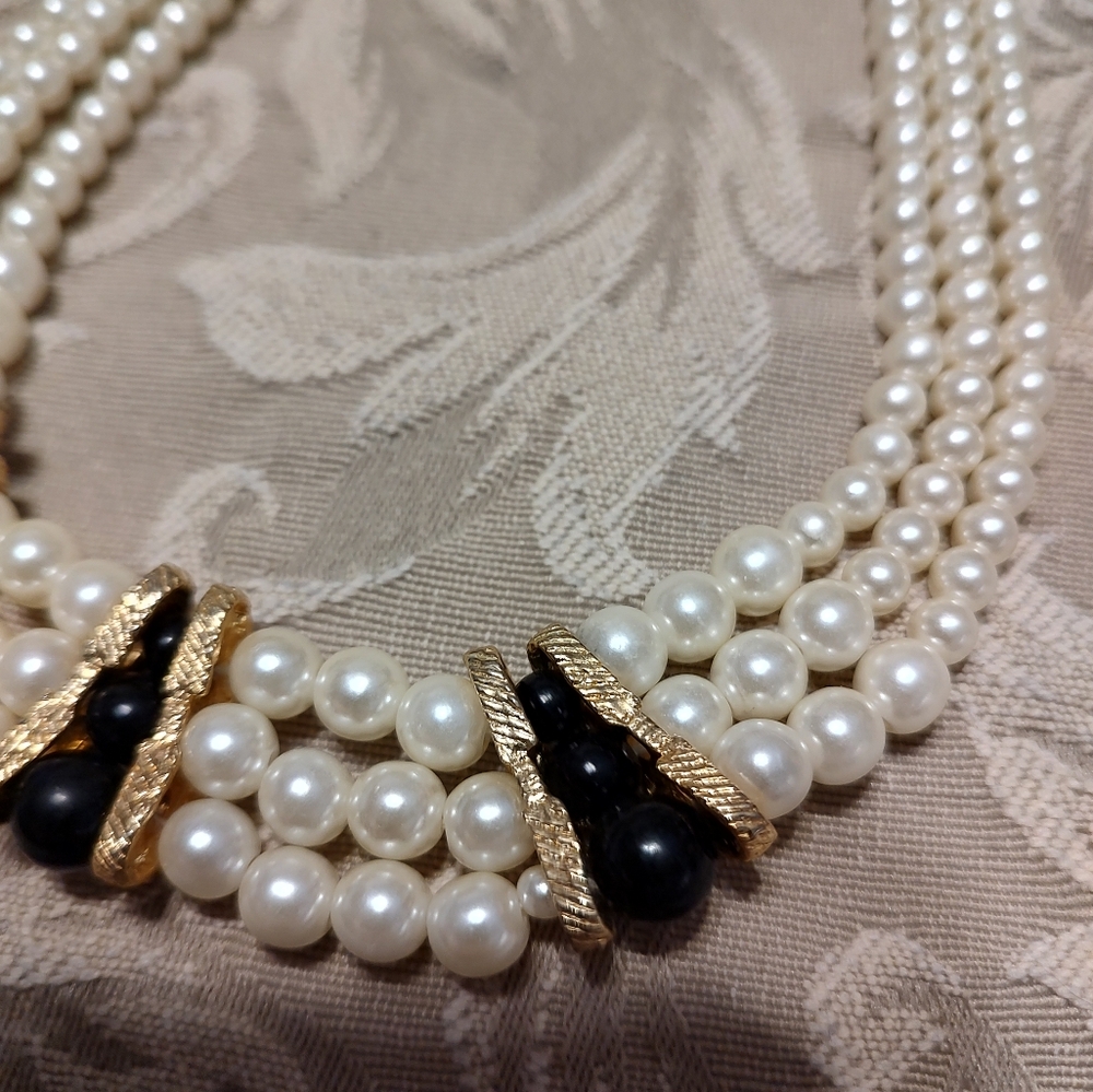 🎀 Sophisticated Art Deco Black Beaded & Ivory Pearl Statement Necklace - Picture 6 of 14
